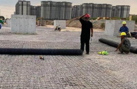 清河土工格栅铺设前地基要怎么处理？